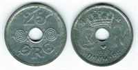 25 øre 1945 i kv. 01 - flot lys mønt, enkelte pletter