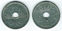 25 øre 1945 i kv. 01 - flot lys mønt, enkelte pletter