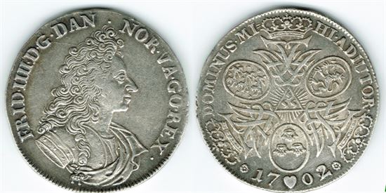 År 1702 - Fr. IV - 1 krone Glückstadt i kv. 1+ 