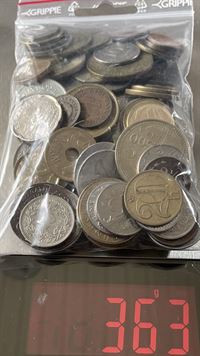 Pose med ca. 360 gr. diverse udenlandske mønter